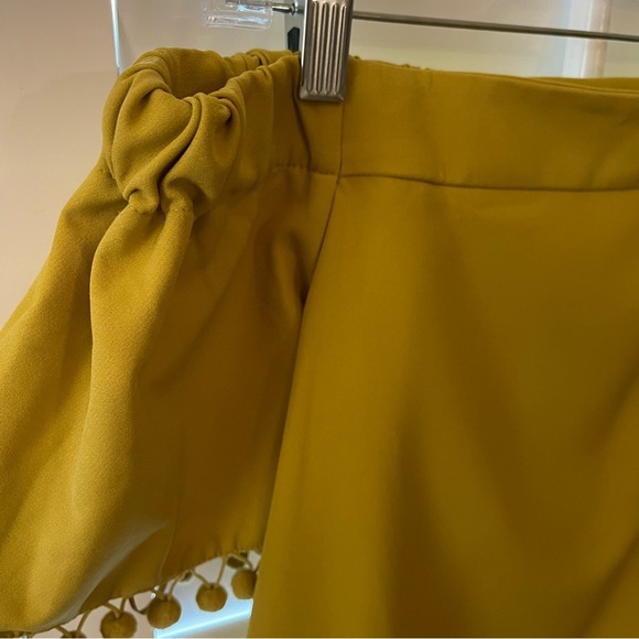 Willow & Clay Pompom Off the Shoulder Top in Citron, Medium - Picture 4 of 11